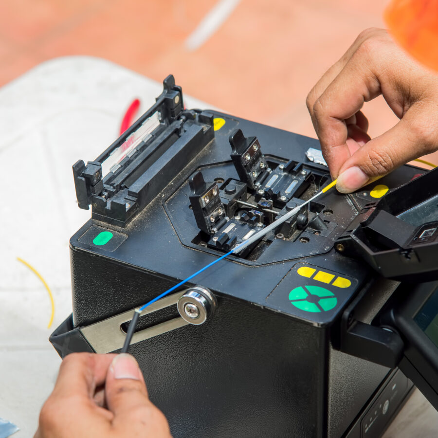 How are fiber optic cables joined? Fibre terminations and repairs